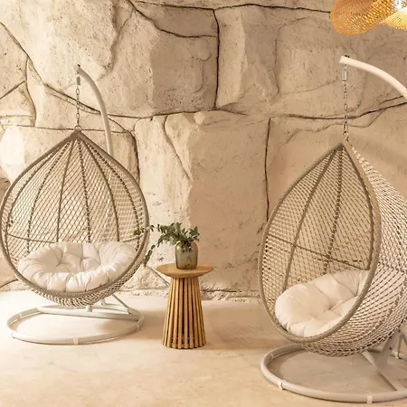 Cali & Designed For Adults By Louis Ξενοδοχείο