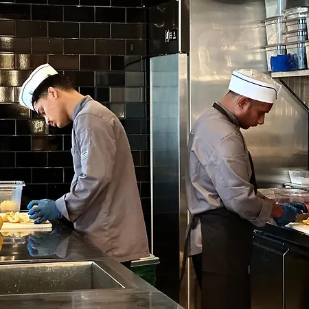 호텔 Cali & Designed For Adults By Louis 페이야