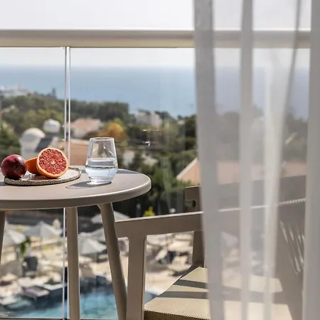 Cali & Designed For Adults By Louis 호텔