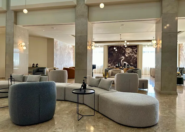 Cali & Designed For Adults By Louis Hotel