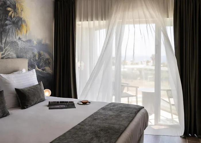 Cali & Designed For Adults By Louis Hotel