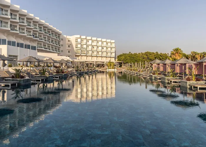 Cali & Designed For Adults By Louis Отель 5*