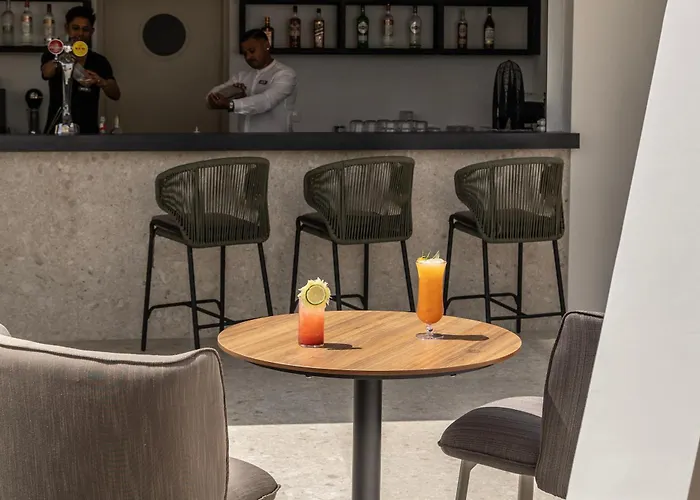 Cali & Designed For Adults By Louis Отель