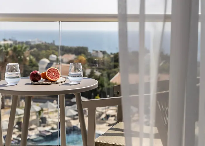 Cali & Designed For Adults By Louis Hotel